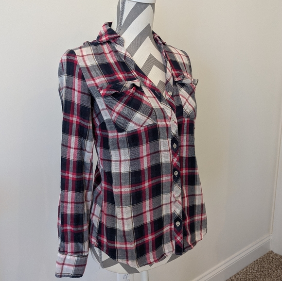 Ladies flannel - Picture 2 of 5